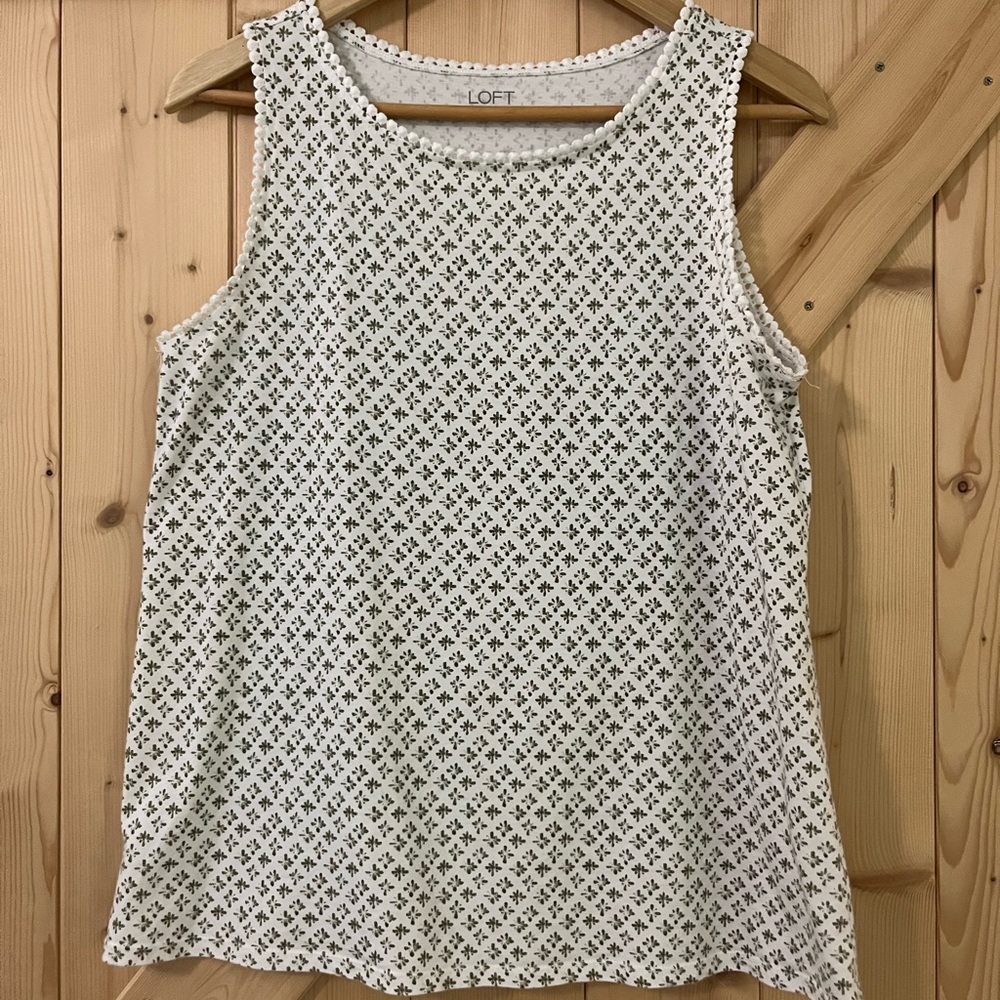 🍂LOFT Olive and White Patterned Tank Top
